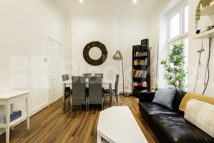 Spacious split level 3 bed in central zone 1 location mins to tube and shops  Nottingham Place, Baker Street